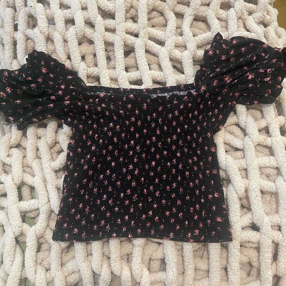 Hi I am selling this shirt I just out grew it I loved it with my style. - Picture 2 of 2